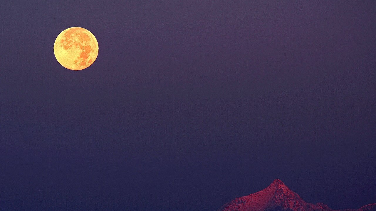 This Weekend&#039;S Full Hunter&#039;S Moon May Appear Larger, More