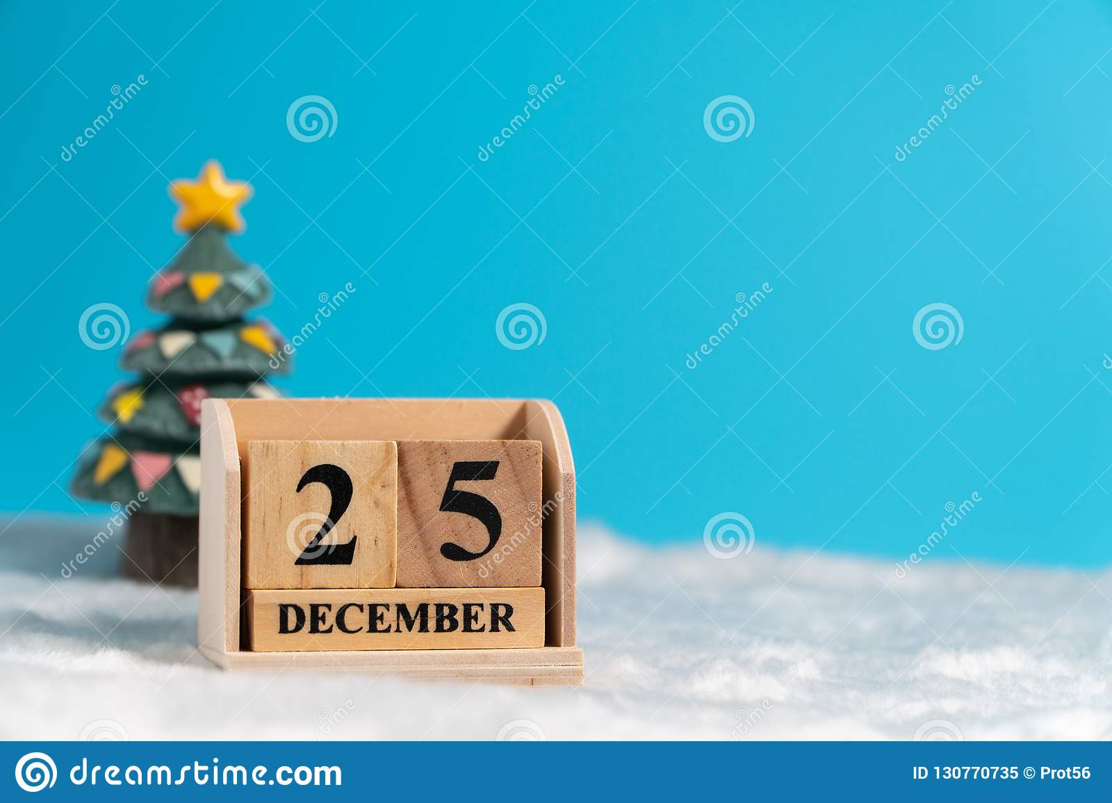 Christmas Tree Backside Wooden Block Calendar Set On The