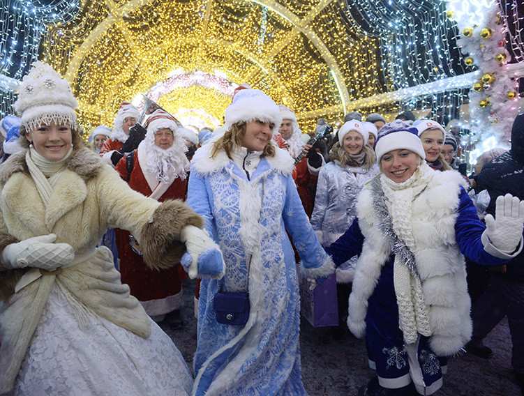 Fotos: Las Bellas Nietas Del &#039;Papá Noel Ruso&#039; Desfilan Por